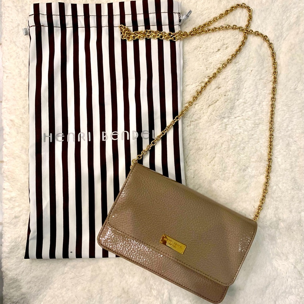 henri bendel taupe patent leather crossbody clutch with gold chain